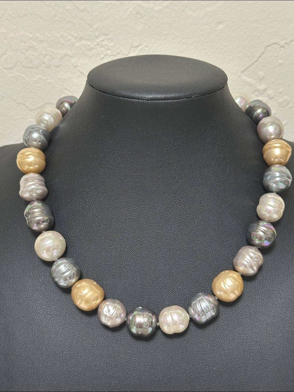 1980’s Chunky Faux Baroque Peacock Pearl Single Strand 17” Vintage Necklace